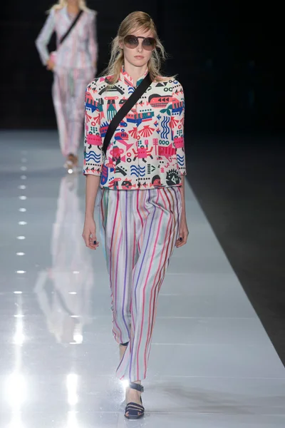 Look 3